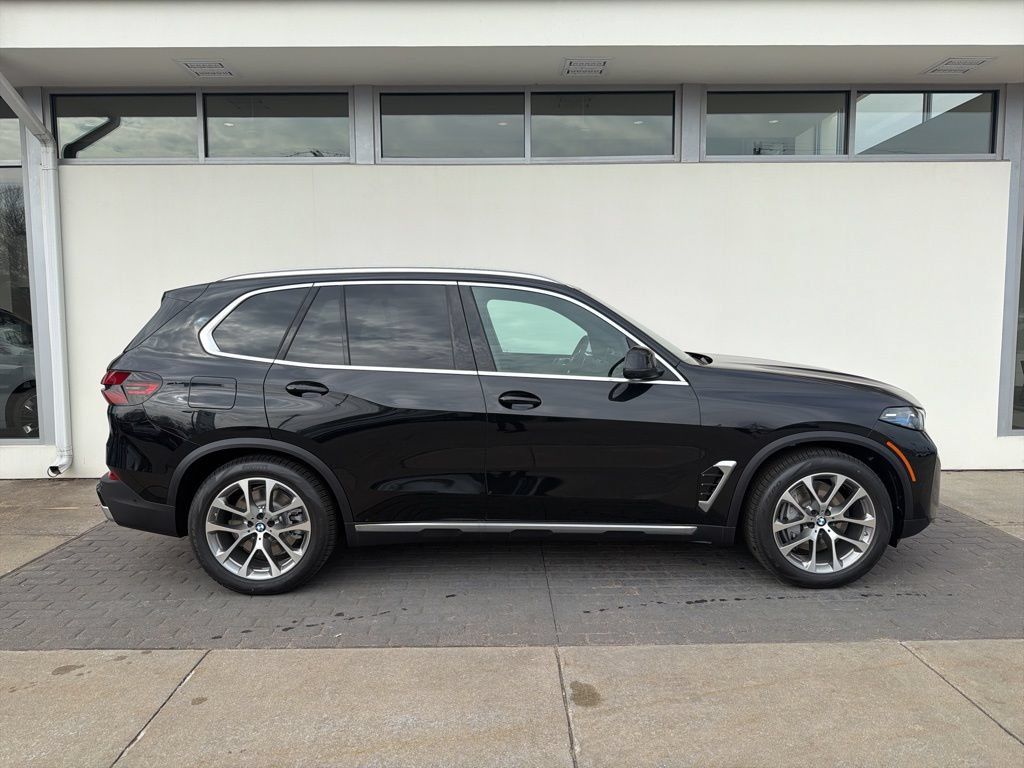 New 2026 BMW X5 xDrive50e w/ Climate Comfort Package AWD/4WD image 4