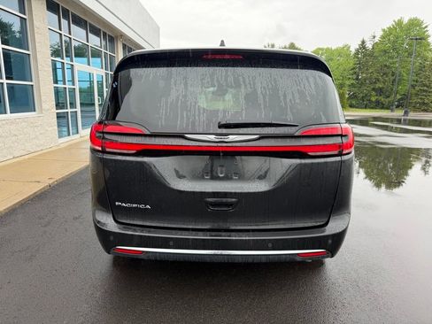 Used 2023 Chrysler Pacifica Touring-L FWD image 20