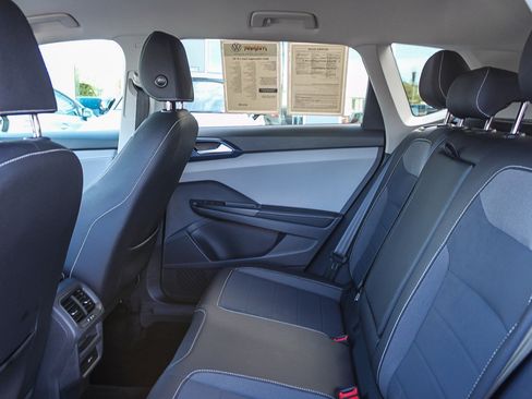 Used 2024 Volkswagen Taos SE image 19