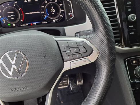 Used 2022 Volkswagen Atlas SEL Premium image 19