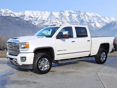 Used 2019 GMC Sierra 3500 Denali w/ Duramax Plus Package image 2
