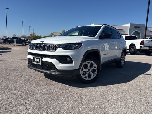 New 2026 Jeep Compass Latitude image 1