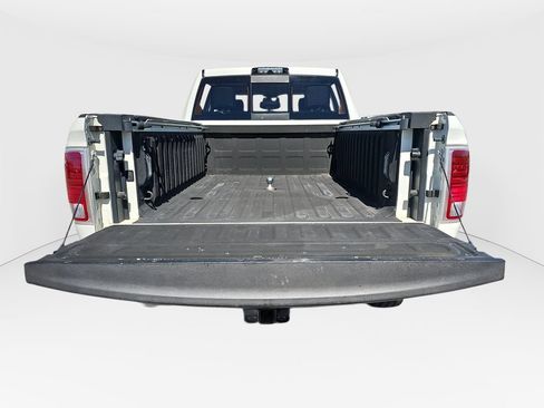 Used 2018 RAM 3500 Laramie w/ Convenience Group AWD/4WD image 22