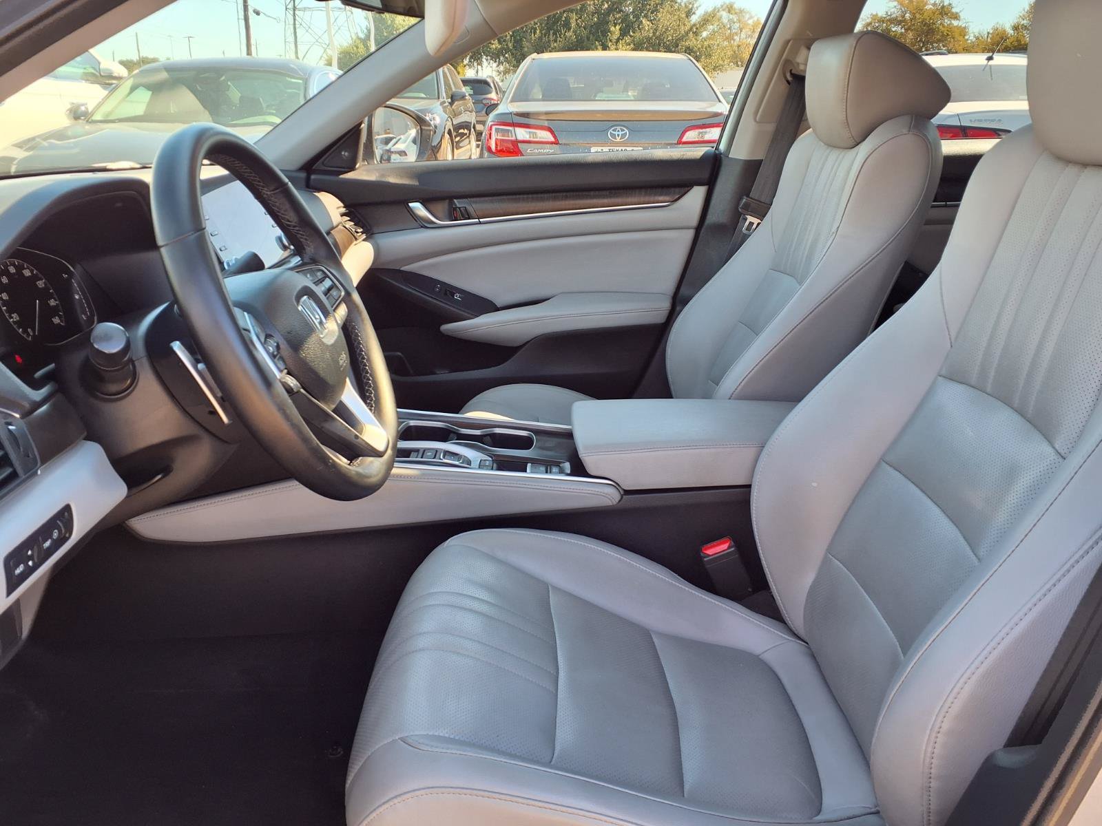 Used 2018 Honda Accord Touring image 19