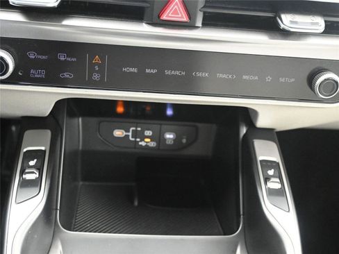 Used 2025 Kia Sorento S w/ Panoramic Sunroof Package FWD image 7