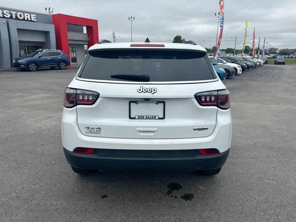Used 2025 Jeep Compass Latitude w/ Sun & Sound Group AWD/4WD image 19