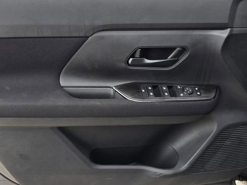 New 2026 Nissan Kicks SV w/ Charging Package FWD image 16