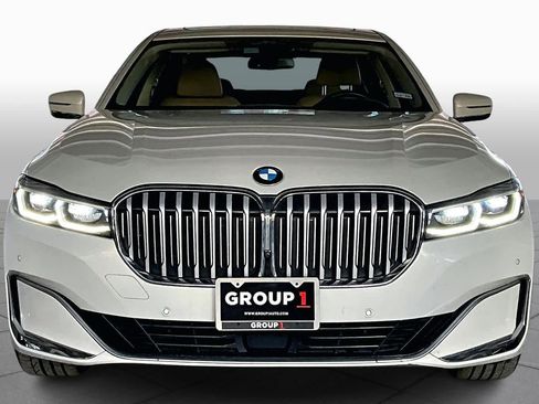 Used 2022 BMW 750i xDrive w/ Executive Package image 3