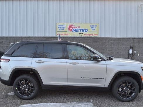 New 2025 Jeep Grand Cherokee Limited image 9