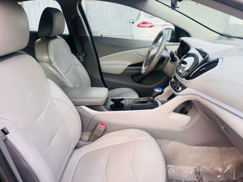 Used 2017 Chevrolet Volt LT w/ Comfort Package image 22