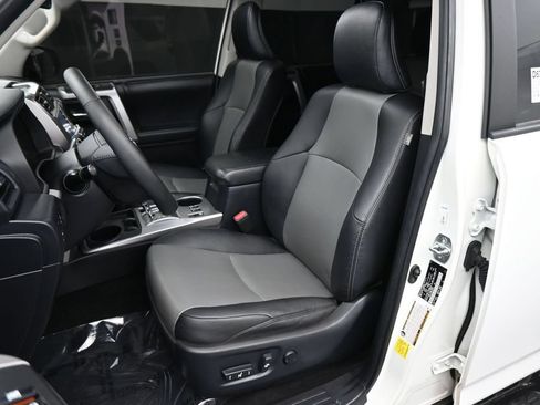 Used 2022 Toyota 4Runner SR5 Premium w/ Moonroof Package RWD image 14
