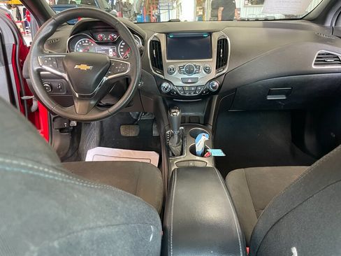 Used 2018 Chevrolet Cruze LT FWD image 8