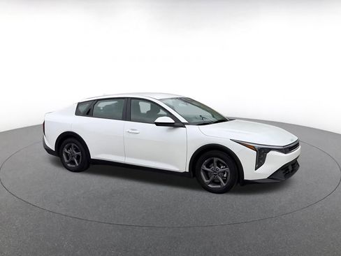 Used 2025 Kia K4 LXS image 2