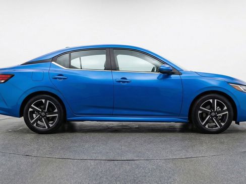 Used 2025 Nissan Sentra SV FWD image 8