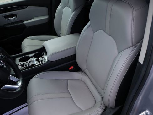 Used 2025 Honda Pilot Touring image 25