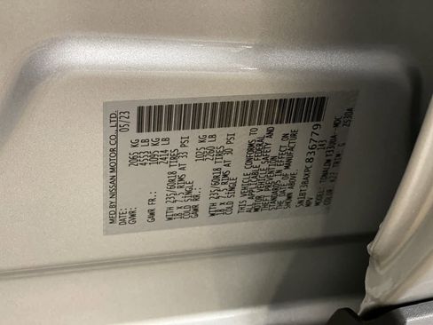 Used 2023 Nissan Rogue SV image 31