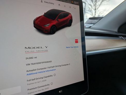 Used 2023 Tesla Model Y Performance image 12