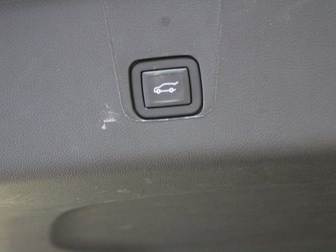 Used 2023 Chevrolet Traverse RS image 14