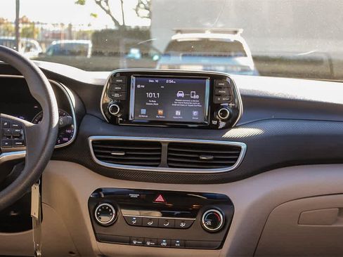 Used 2019 Hyundai Tucson SE image 17