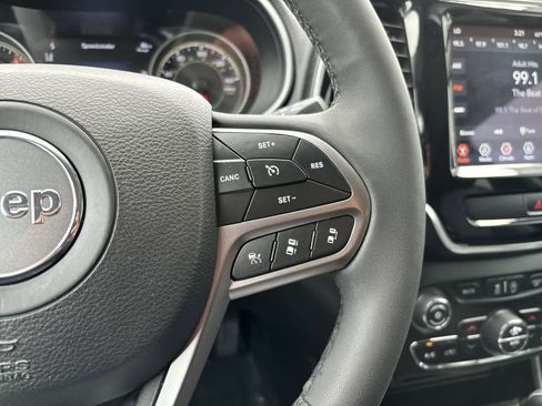 Used 2022 Jeep Cherokee Limited image 14