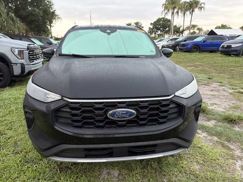 Used 2025 Ford Escape ST-Line w/ Cold Weather Package FWD image 2