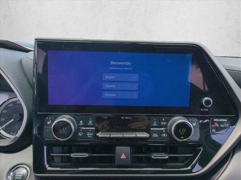 Used 2023 Toyota Highlander XLE FWD image 14