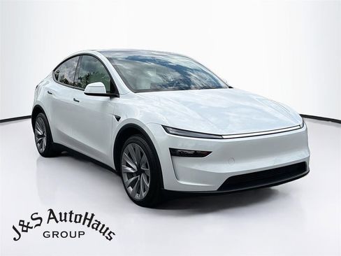 Used 2026 Tesla Model Y Long Range AWD/4WD image 1