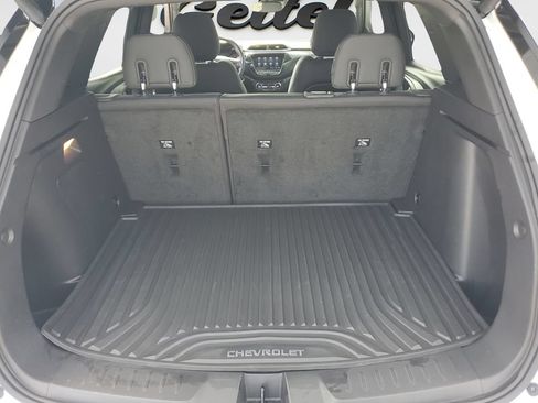 Used 2023 Chevrolet TrailBlazer RS w/ Sun and Liftgate Package FWD image 9