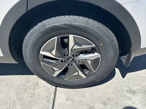Certified 2022 Kia Sorento EX FWD image 10