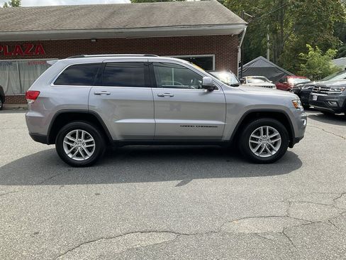 Used 2018 Jeep Grand Cherokee Laredo AWD/4WD image 4