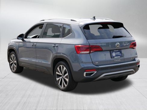 Certified 2022 Volkswagen Taos SE w/ Panoramic Sunroof Package AWD/4WD image 5