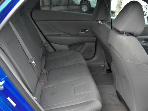 Used 2023 Hyundai Elantra SE image 33