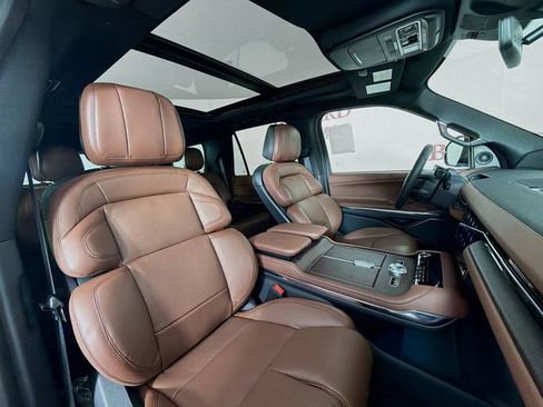 New 2026 Lincoln Navigator Reserve AWD/4WD image 33