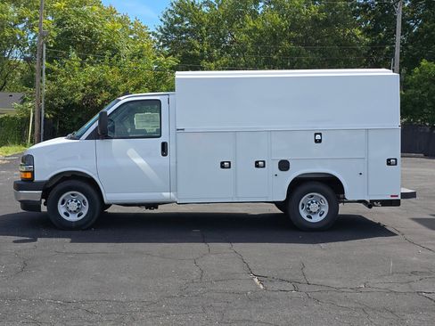 New 2025 Chevrolet Express 3500 w/ Power Convenience Package image 17