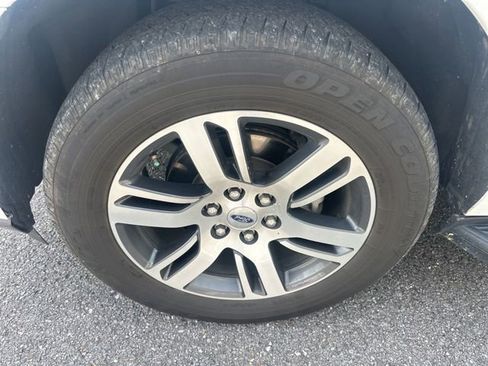 Used 2024 Ford Expedition Limited RWD image 8