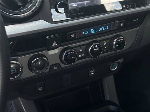 Used 2017 Toyota Tacoma SR5 AWD/4WD image 15