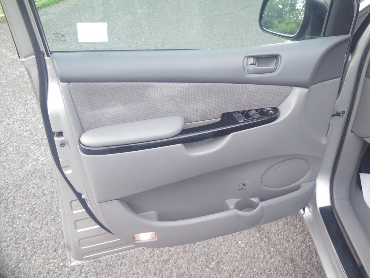 Used 2004 Toyota Sienna LE FWD image 24