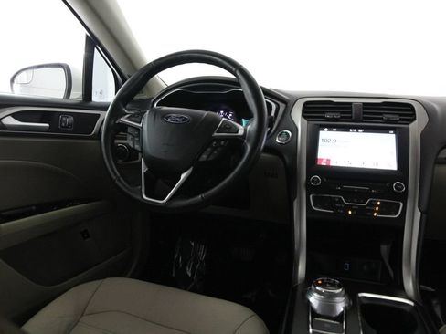 Used 2018 Ford Fusion SE w/ Equipment Group 602A FWD image 10