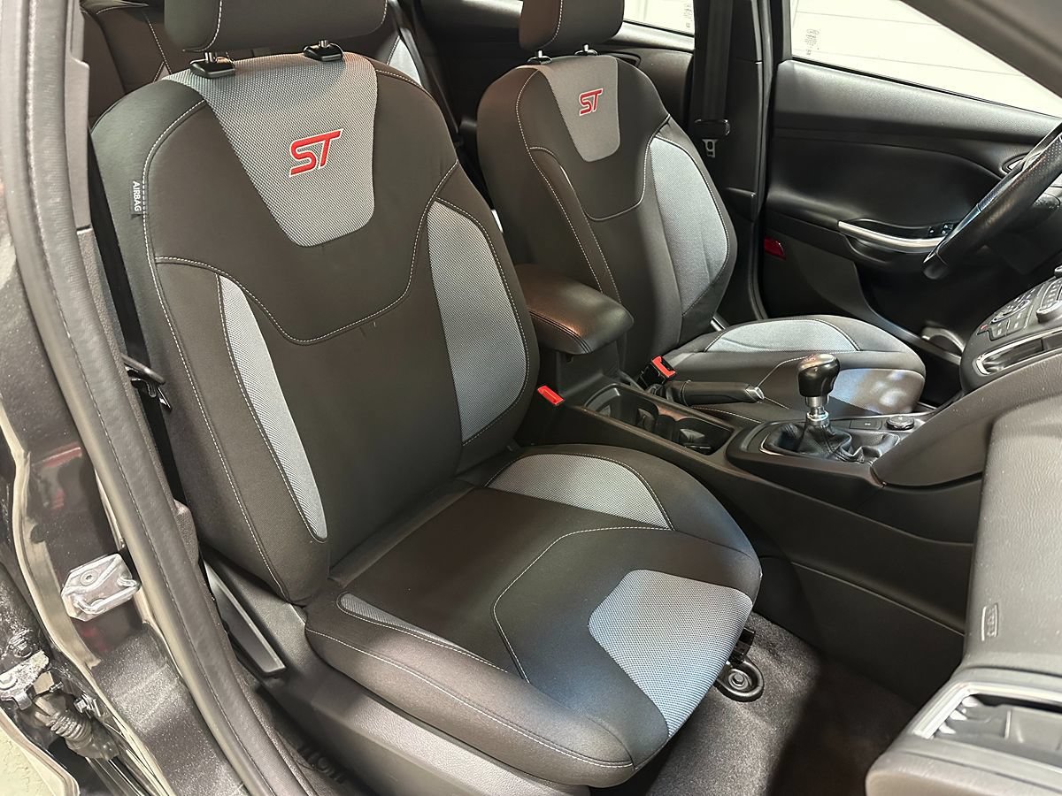 Used 2016 Ford Focus ST FWD image 11