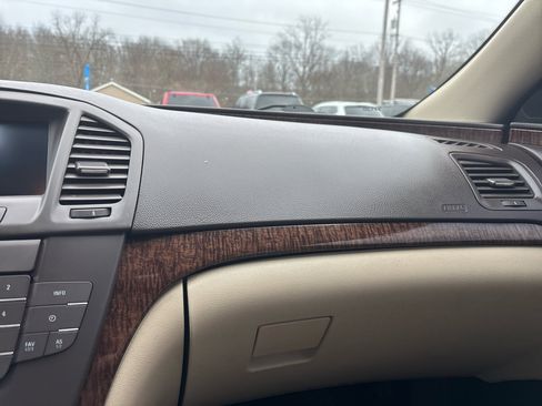 Used 2013 Buick Regal Premium image 32