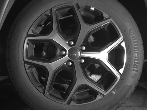 Used 2025 Jeep Compass Limited image 14