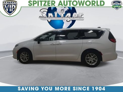 Used 2025 Chrysler Pacifica Select FWD image 7