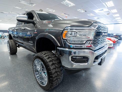 Used 2022 RAM 2500 Limited AWD/4WD image 3