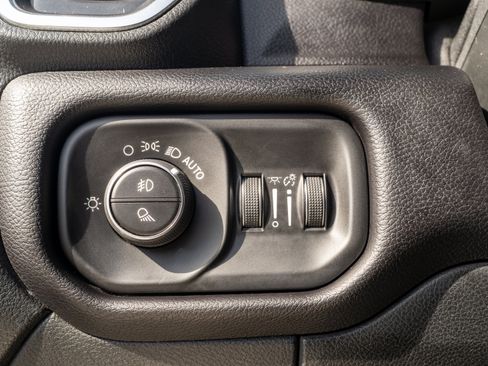 Used 2022 RAM 2500 Laramie AWD/4WD image 16