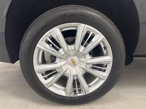 Used 2024 Chevrolet Suburban High Country AWD/4WD image 40