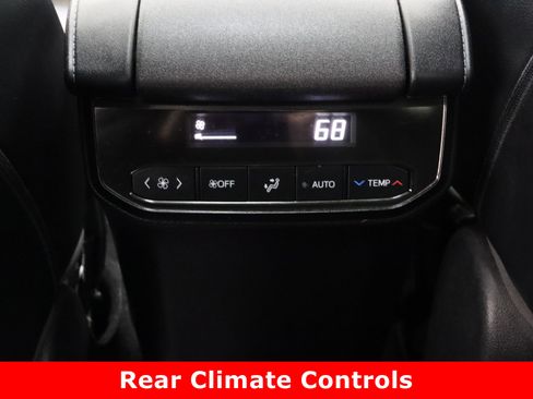 Used 2020 Toyota Highlander XLE image 31