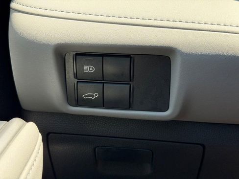 Used 2022 Toyota Highlander XLE AWD/4WD image 18