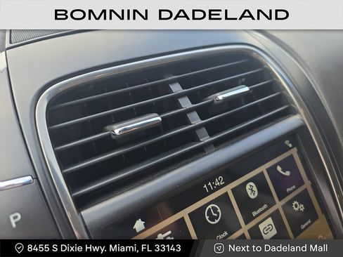 Used 2018 Lincoln MKX Select w/ Select Plus Package image 28