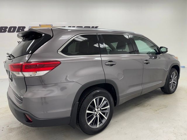 Used 2018 Toyota Highlander XLE AWD/4WD image 5