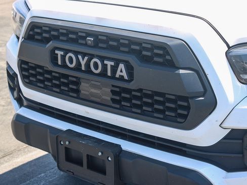 Used 2023 Toyota Tacoma TRD Pro AWD/4WD image 7